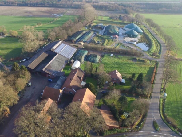 Jens-Wilken-NAW-Milchviehbetrieb-mit-Biogasanlage-Luftfoto